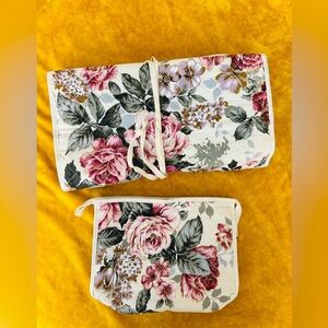 VINTAGE Floral Hanging Travel Cosmetic Bag Set